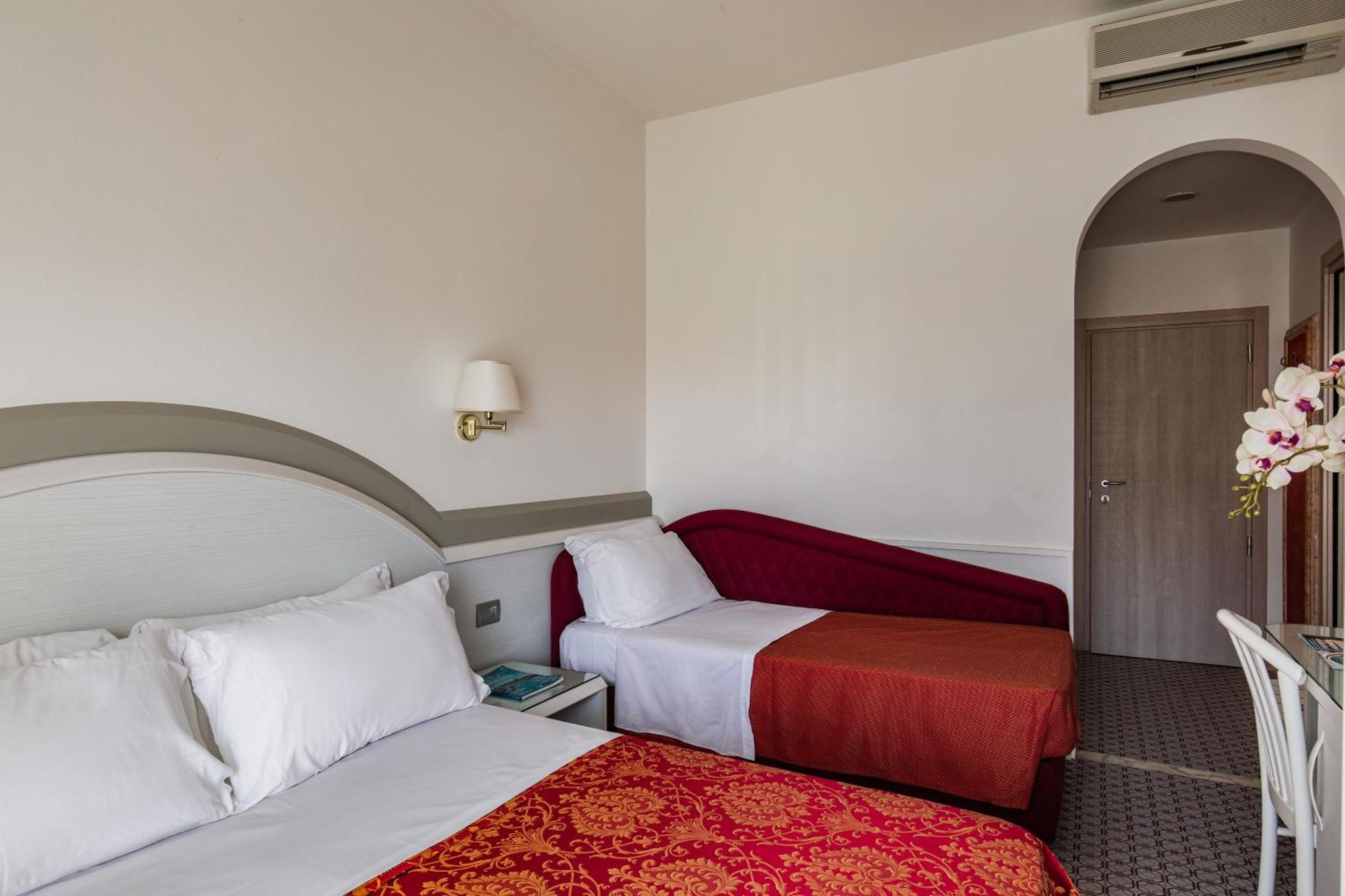 Hotel Caravelle チェゼナーティコ エクステリア 写真